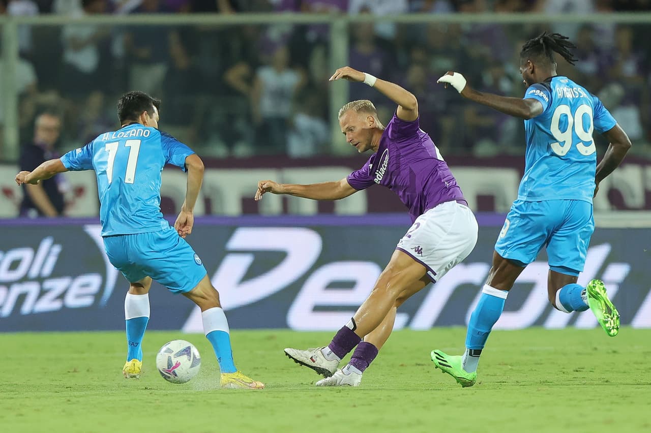 En el cierre de la actividad dominical en Italia, el mexicano fue titular, casi da una asistencia de gol y falló la opción más clara en la visita a Florencia.