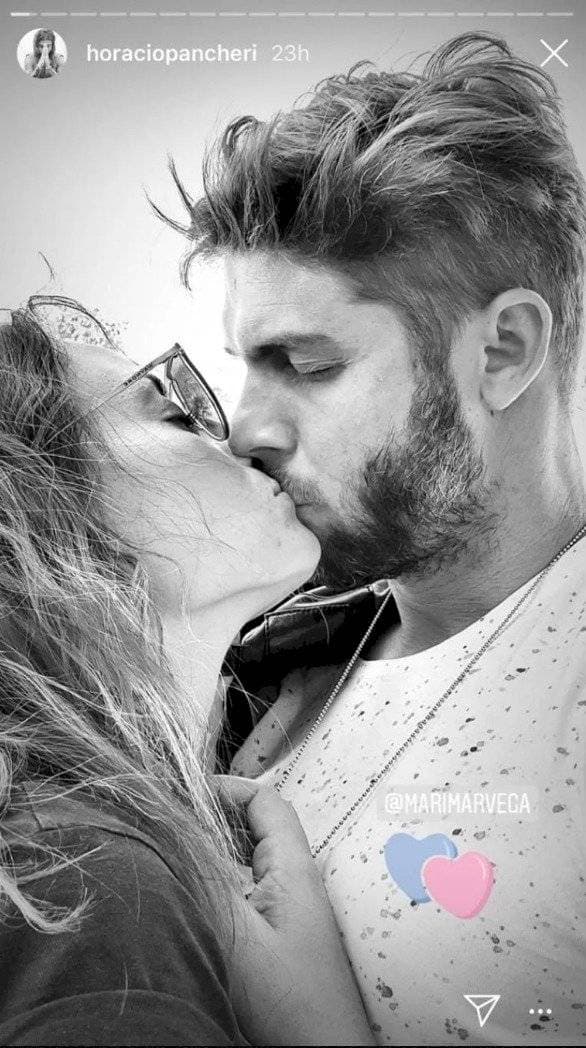 A través de un mensaje en su perfil de Instagram, la actriz dio a conocer que fue ella quien decidió terminar con el argentino: "Este mensaje es para comunicar que
<b> tomé la decisión de terminar mi relación con Horacio</b>, convencida de que lo mejor es tomar caminos separados.
<br>