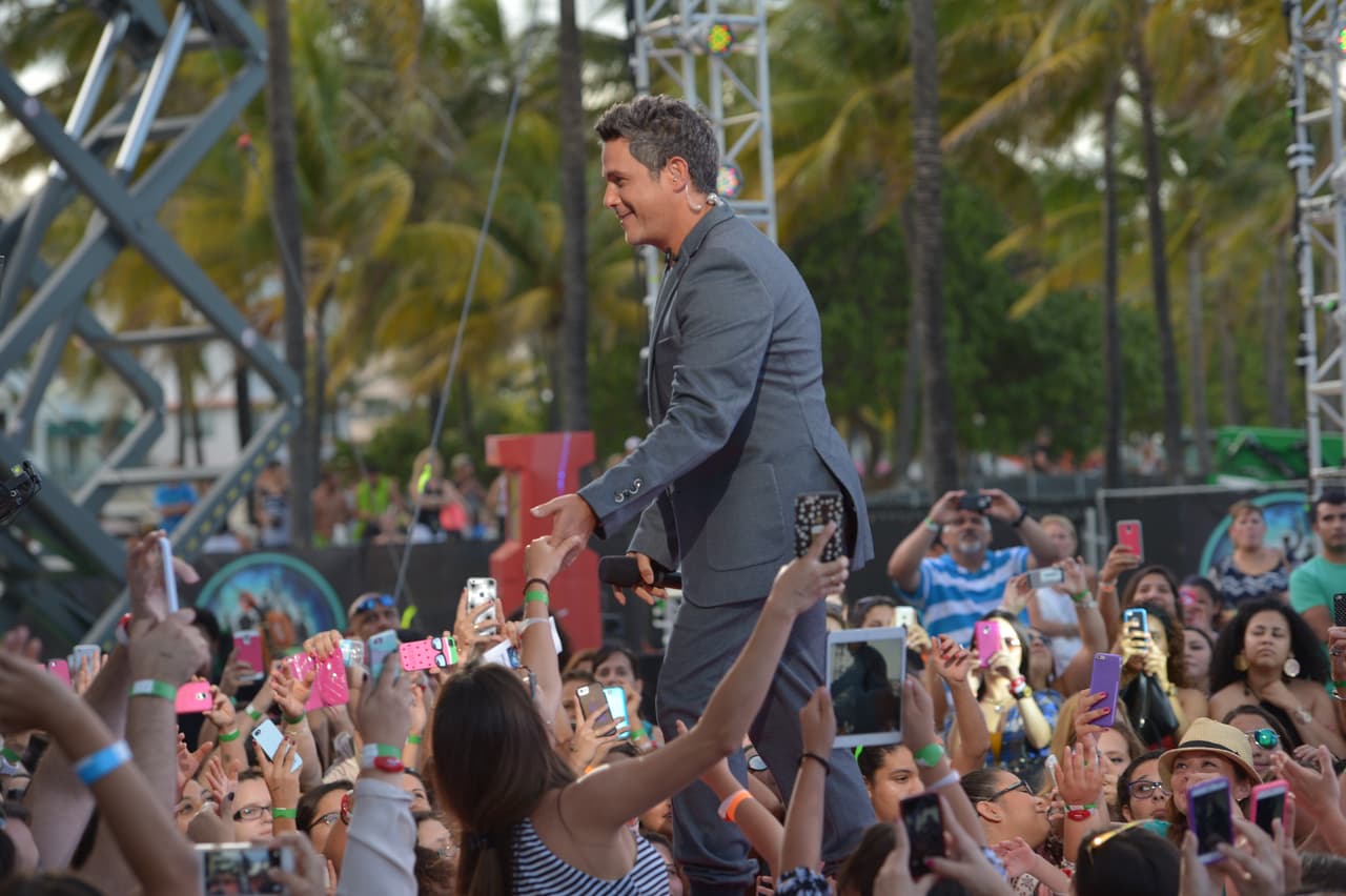 Laura, Ricky y Alejandro son unos jueces divinos. Let's check out their looks.