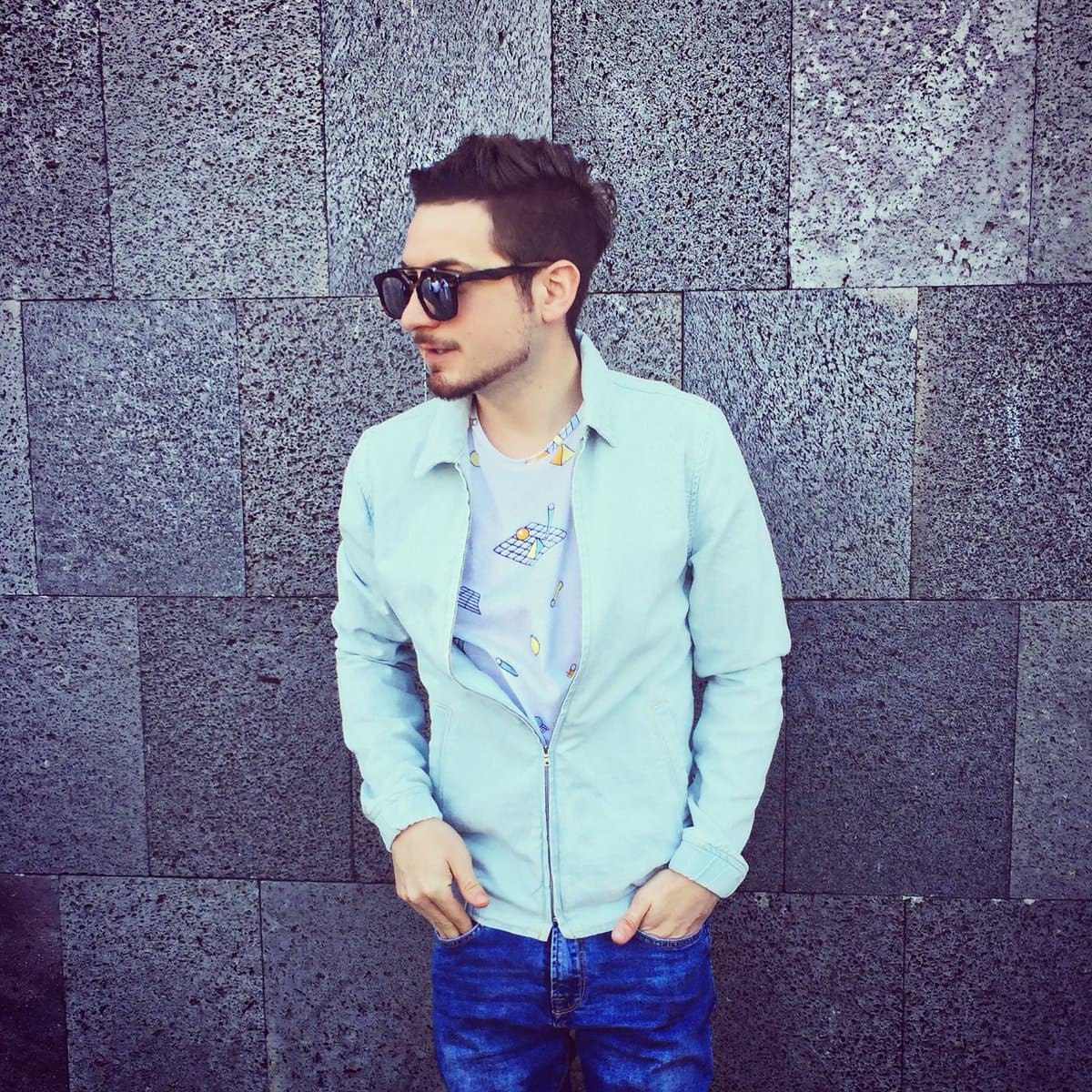 Jesús ha triunfado en los últimos años con el entrañable y divertido personaje de Hugo Sánchez en la serie 'Club de Cuervos'.