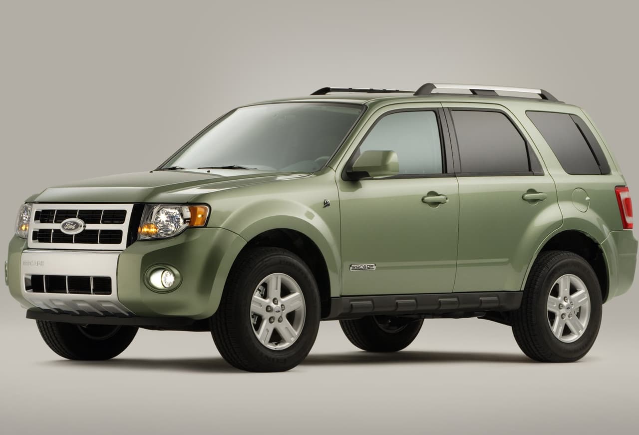 <b>Elizabeth Warren</b>
<br>
<br>Por su parte, la ahora senadora de Massachusetts se inclina por los autos más amigables con el medio ambiente. Según algunos informes, en el año 2012, Warren entregó su BMW y se hizo con una Ford Escape Hybrid.
<br>