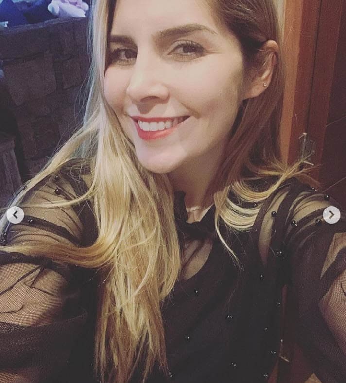 Martínez le contestó: "'Ya ves cómo es la gente que no tiene nada que hacer y no hallan qué decir, pero al igual que lo tuyo es mentira o 
<b>¿lo tuyo (con Américo) es verdad?</b>'". 
<br>