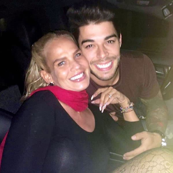 Se trata del bailarín y modelo Víctor Silva, quien tiene 27 años.