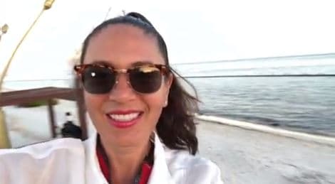 Cabe recordar que, el 3 de septiembre pasado, 
<b>Yolanda Andrade</b> tuvo 
<b><a href="https://www.youtube.com/watch?v=9-ifNQVKBHc" target="_blank">una entrevista en el programa 'Abriendo la conversación'</a></b> que conduce Javier Poza, donde dio detalles de la boda simbólica que hace años tuvo en Ámsterdam con una mujer y dejó entrever que se trataba de 
<b>Verónica Castro</b>.