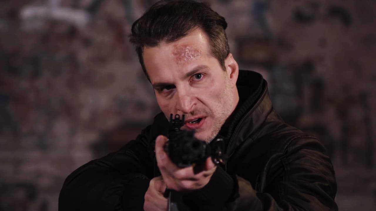 Frente a todo el tiempo que su hermana pasó junto al abogado, el criminal le reclamó por no obtener la información necesaria para destruir al 'Ciego'. Al sospechar que se había enamorado de él, la amenazó con asesinarlo.