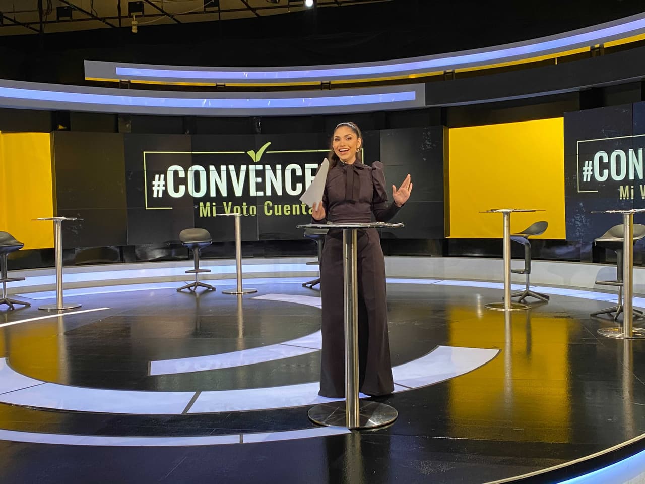 La moderadora del debate fue Yizette Cifredo de Ahora Es.