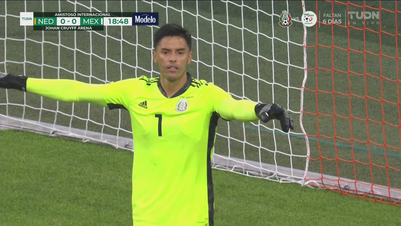 ¡Gran atajada de Talavera! Reacción felina a tiro raso de Berghuis