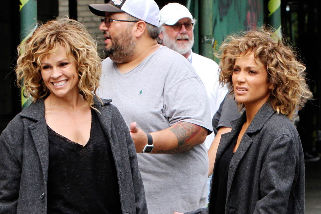 Durante las últimas grabaciones, Jennifer López requirió del apoyo de su doble, Vanessa Vander. ¿Crees que se parecen?