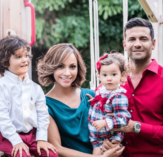 Satcha siente una gran responsabilidad al ser mamá, pues sabe que Bruce y su hermanita dependen de ella y de su esposo.