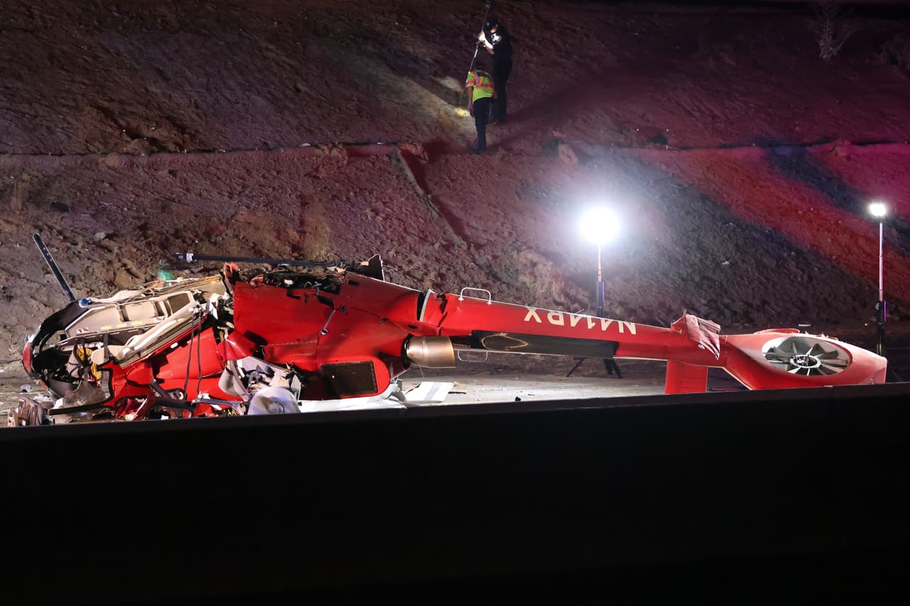 Helicóptero se estrella en una autopista de Sacramento y reportan varios heridos