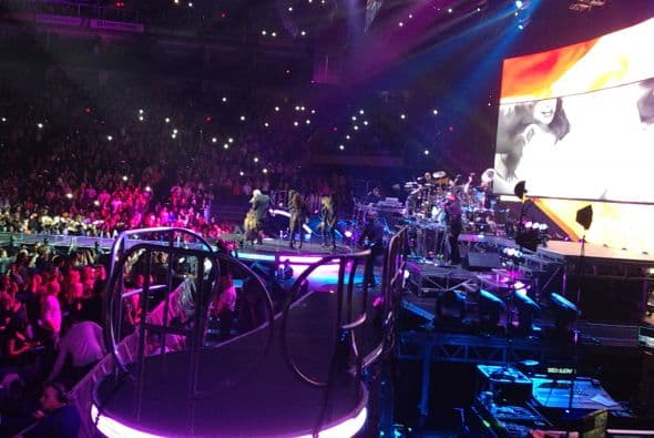 Con el US Airways completamente repleto, Pitbull y Enrique Iglesias hicieron retumbar el centro de Phoenix con un tremendo fiestón que duró más de 3 horas. En el concierto, estaban presentes celebridades como Jessica Cediel del Gordo y La Flaca y William Valdes de Despierta America, entre otros. Durante el show, los fans enloquecieron y corearon los éxitos de ambos artistas. Enrique Iglesias, hasta saltó del escenario para interactuar con su público y tomarse selfies con ellos.