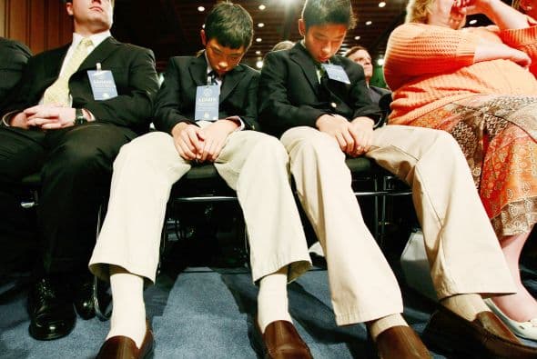 Conner y Corey, sobrinos de la jueza Sonia Sotomayor, duermen durante la primera audiencia de confirmación de su tía como la primera magistrada hispana de la Corte Suprema de Justicia de EEUU en el Comité Judicial del Senado, el 13 de julio de 2009.