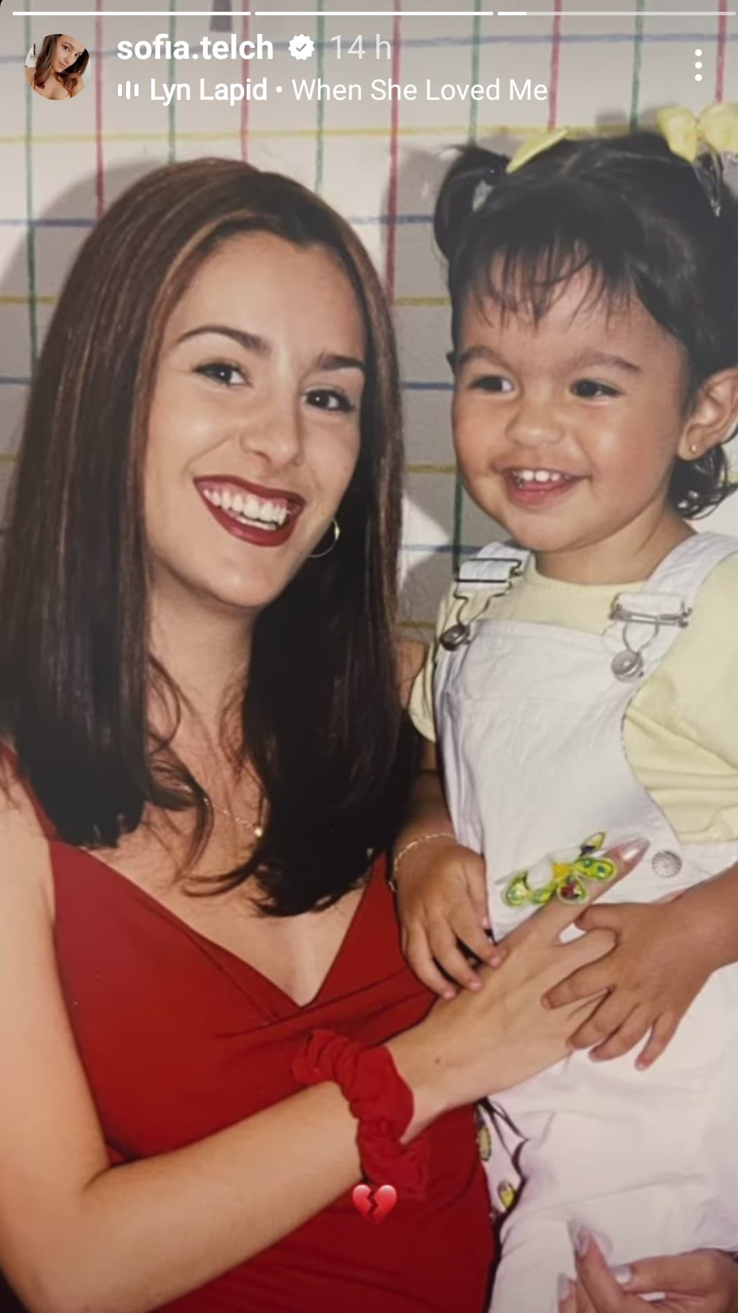 El pasado Día de las Madres, Sofía Telch compartió una fotografía del baúl de los recuerdos en la que aparece junto a Ninel Conde y escribió: 
<b>"Cuando ella me amaba". </b>
<br>