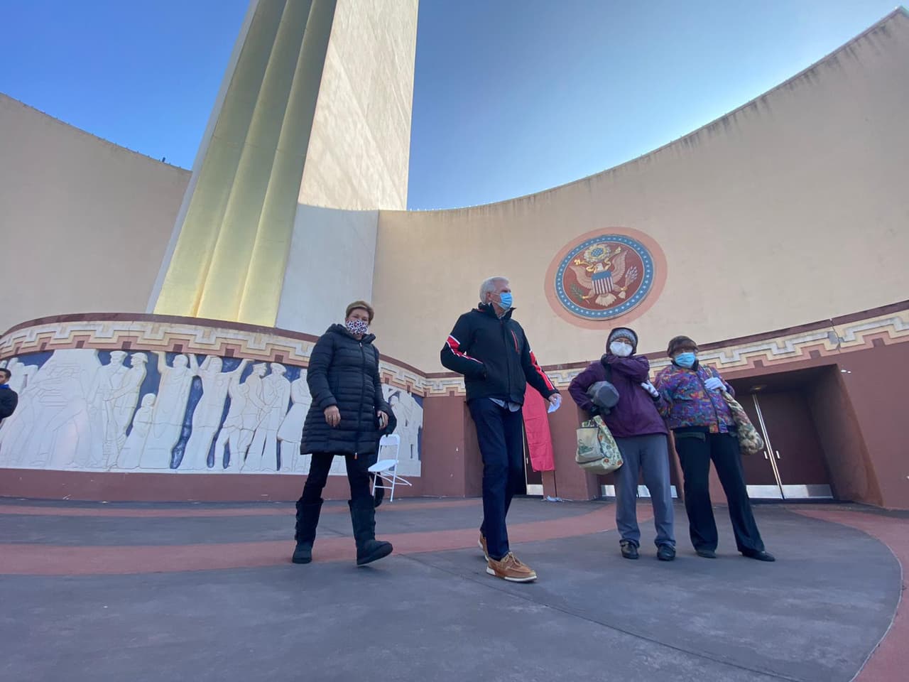 El frío y las bajas temperaturas no fueron impedimento para que las personas asistieran en el primer día de reapertura.
<br>