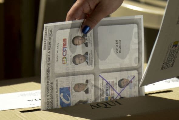 Los centros electorales cerraron a las 16:00 hora local del domingo (21:00 GMT) en Colombia.