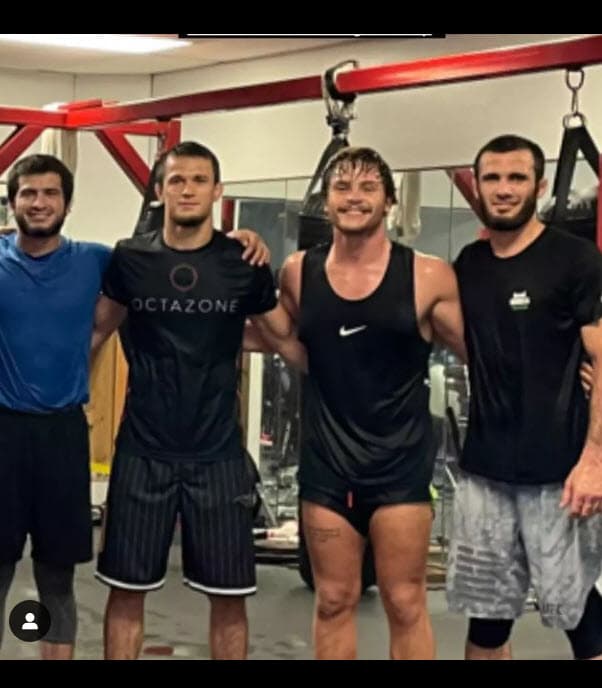 Es
<b>campeón nacional en México</b> en artes marciales mixtas (MMA).
<br>