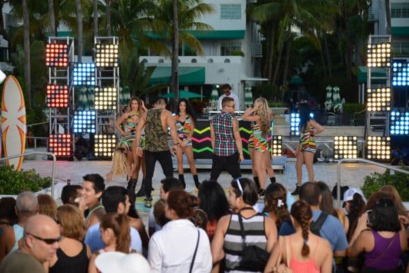 Juanes, Calibre 50 y Chino y Nacho