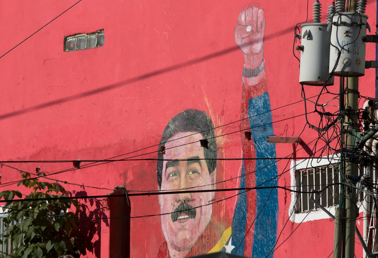 Maduro pide a Fuerzas Armadas prepararse para una "guerra no convencional"