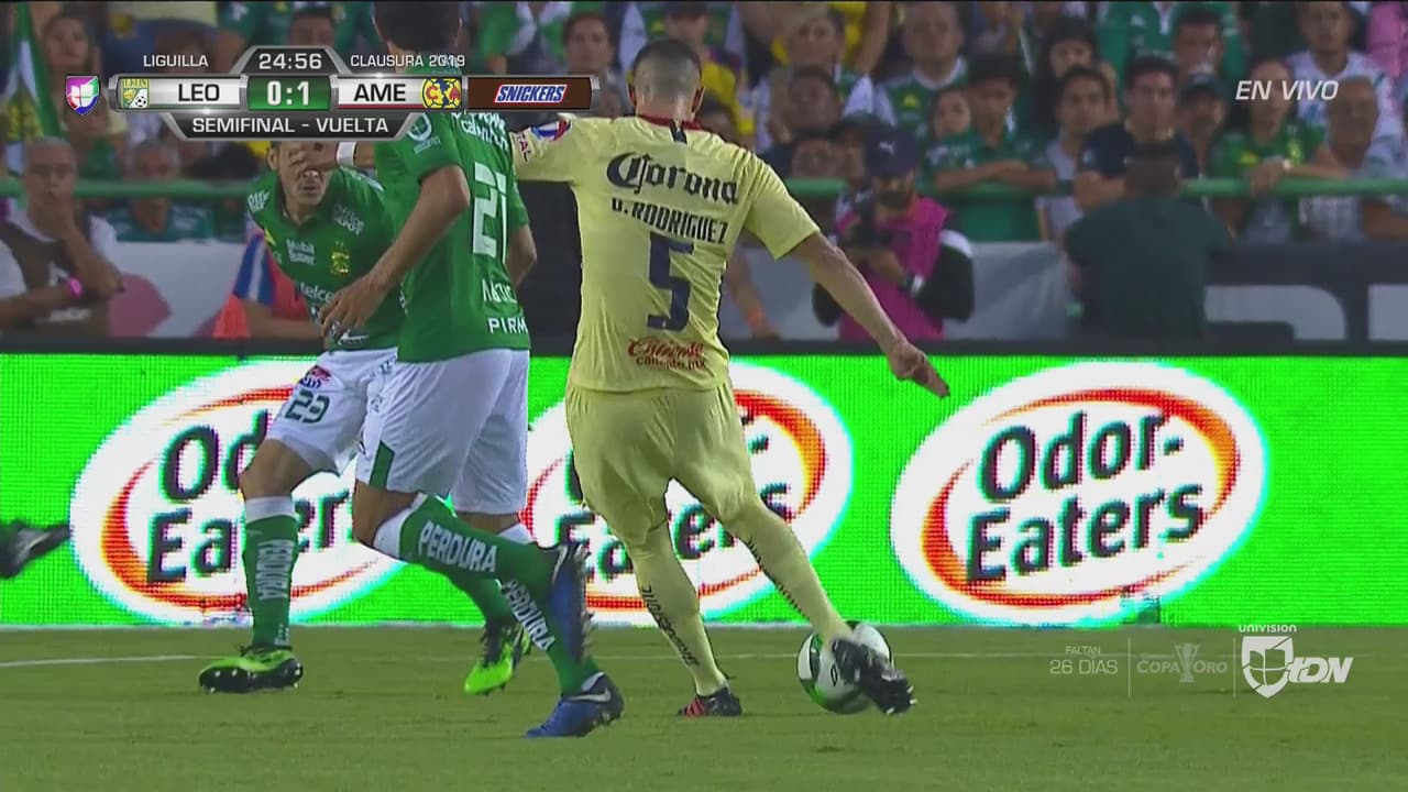 Atajadón de Rodolfo Cota a disparo de Guido