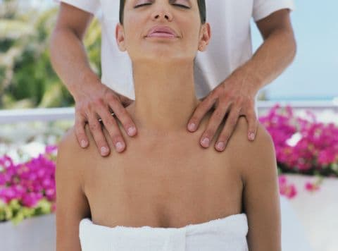 Por el contrario, si la carga de estrés y la rutina son algo que requiere de bellos alrededores que te saquen de tu estado ‘zombie’, los ‘resorts’, aunque más caros, serán tu mejor alternativa para transportarte a una zona de paz y tranquilidad.