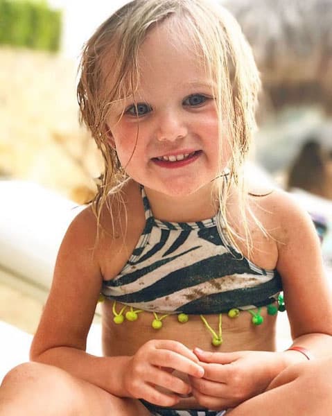 Esta rubia princesita tiene casi tres años de edad y ya demostró que le gusta ser el centro de atención.