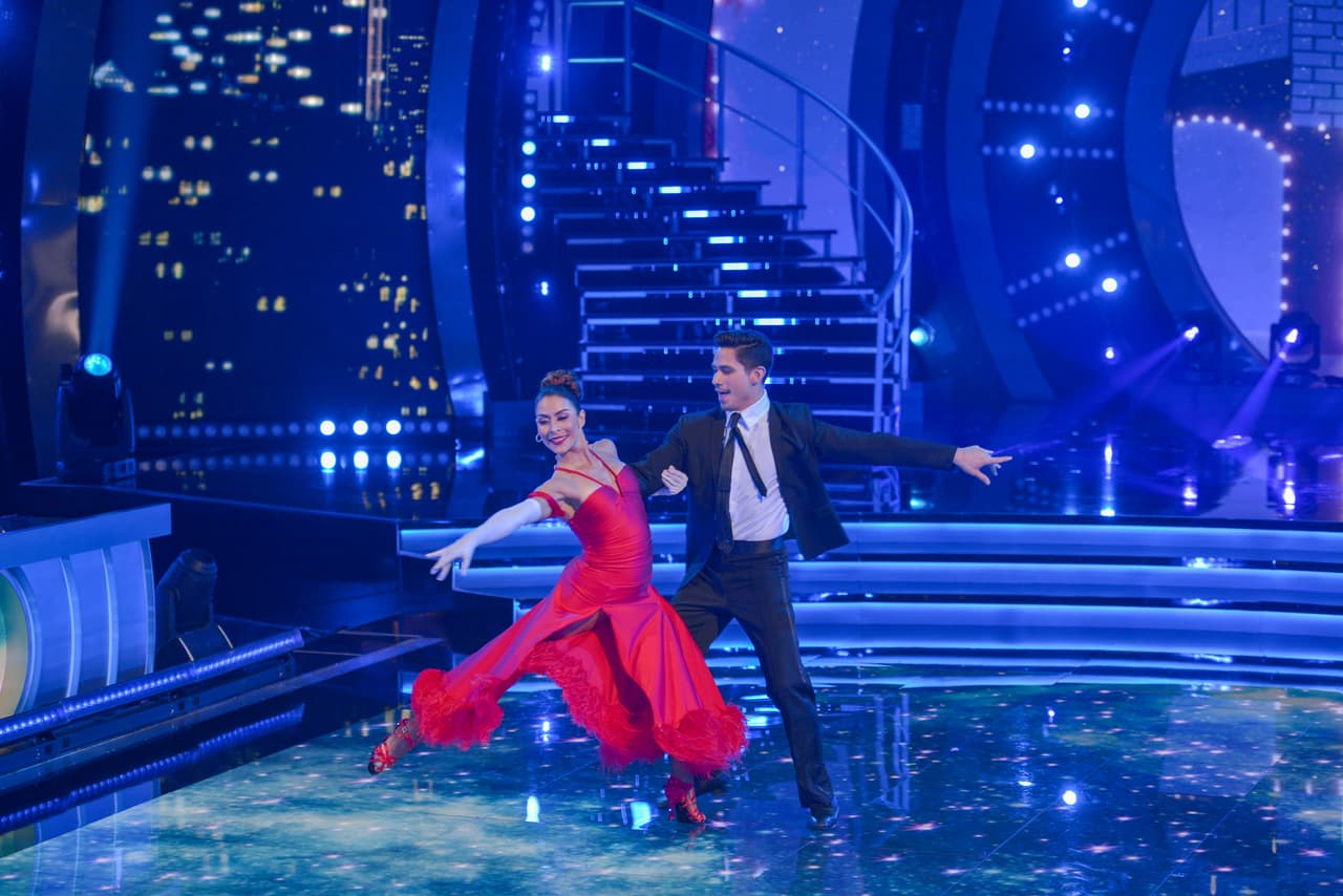 En el 2022, para la décima temporada,
<b>María León</b> brilló en la pista desde la primera gala. La también cantante demostró su gran talento para el baile.