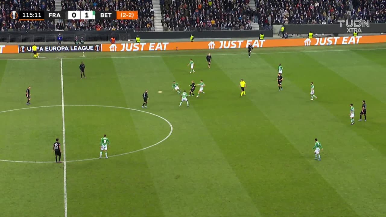 ¡TIRO ATAJADO! disparo por Gonçalo Paciência.