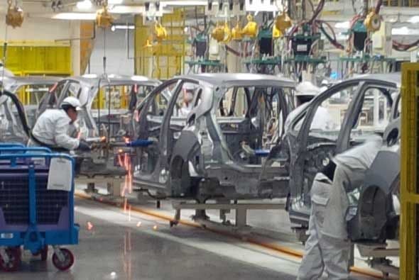 Localizado en Celaya, Guanajuato, la planta cuya inversión fue de $800 millones de dólares iniciará producción a menos de dos años del inicio de su construcción a principios de 2012, y empleará a 3,200 asociados con una capacidad anual de 200,000 vehículos y motores cuando está alcance la producción completa a finales de año. Además de su Honda Fit 2015, la planta comenzará la producción a finales de año de todas las nuevas compactas SUV. La apertura de la Planta en Celaya incrementa la capacidad anual de producción de automóviles en Norte América en un aproximado de 1.92 millones de unidades.