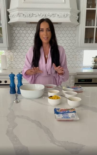 Claudia Pretelt, amiga de Gómez Mont, también fue representante de LaGorce 64 LLC.
<br>