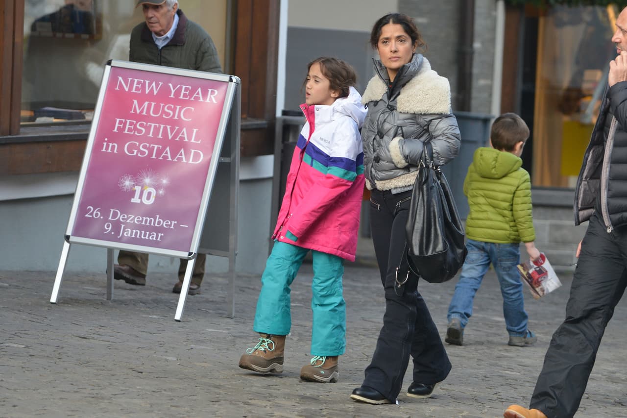 Salma Hayek y su familia pasaron Navidad en Suiza.