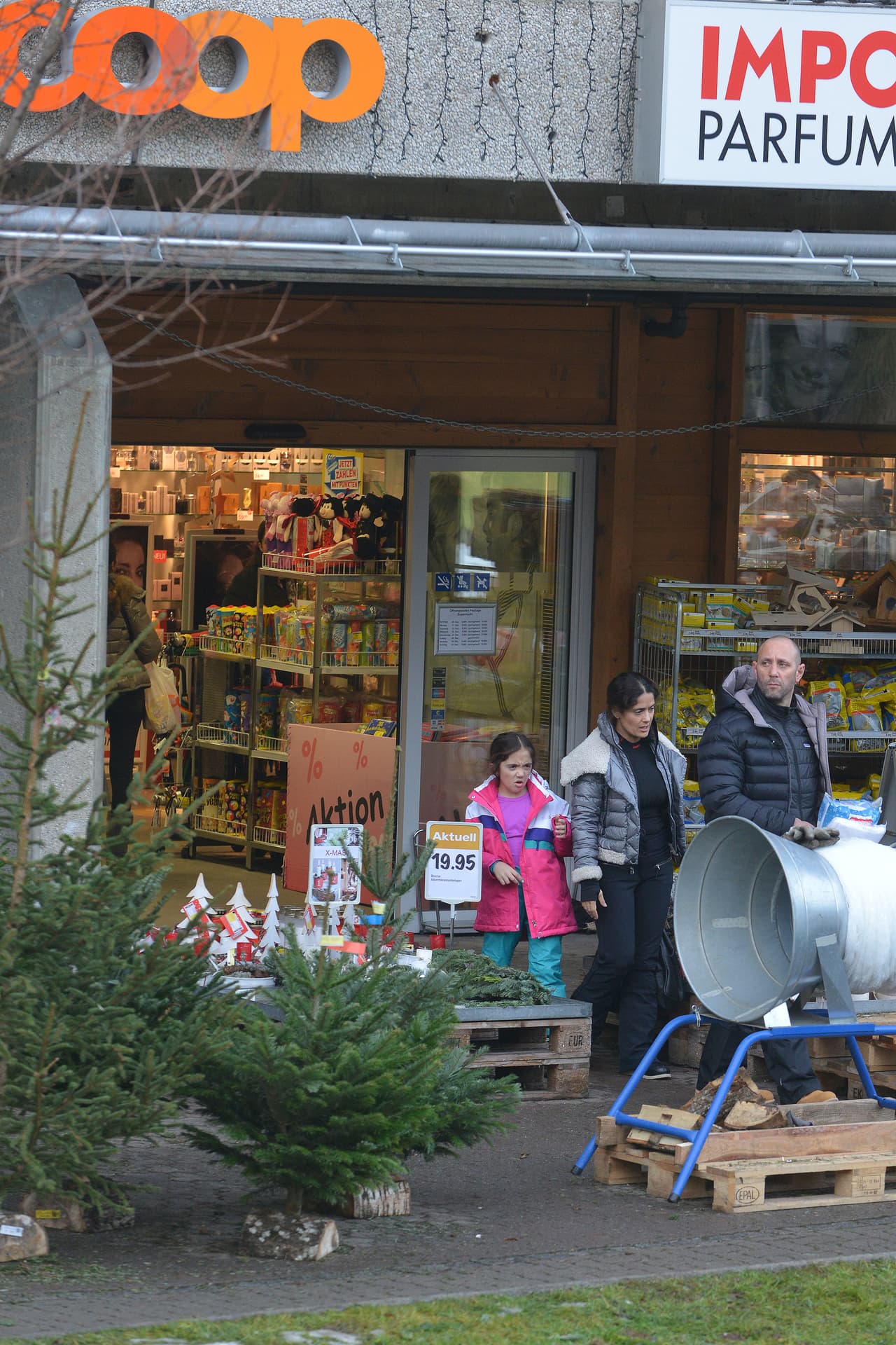 Sólo los paparazzi notaron su presencia.