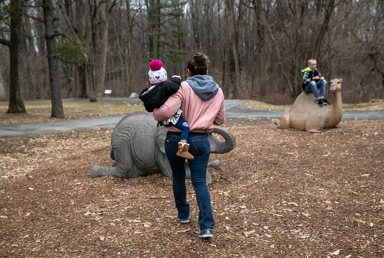 Los padres de 54 niños separados en la frontera fueron localizados en abril; restan 391 familias por reunir