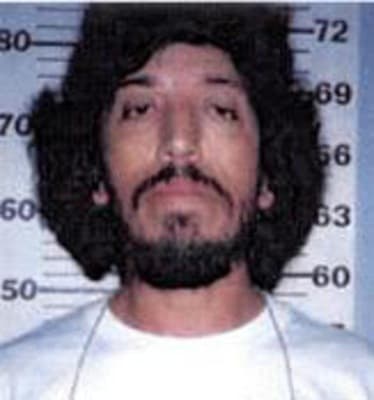 <h3 class="cms-H3-H3">Rogelio Guerra Vasquez</h3>
<br>
<br>Con 65 años cumplidos, este prófugo está señalado como el principal sospechoso del asesinato de su esposa Sugie Vásquez, el pasado 16 de mayo de 1997 en Orange, Texas. 
<br>
<br>No fue hasta el 12 de junio de 2006 cuando el Tribunal de Distrito de los Estados Unidos en Beaumont, Texas emitió una orden de arresto federal contra Guerra. 
<br>
<br>El FBI cree que el fugitivo tiene vínculos con Monterrey, México, y ofrece una recompensa de hasta 10,000 dólares por información que conduzca a su aprehensión. 
<br>