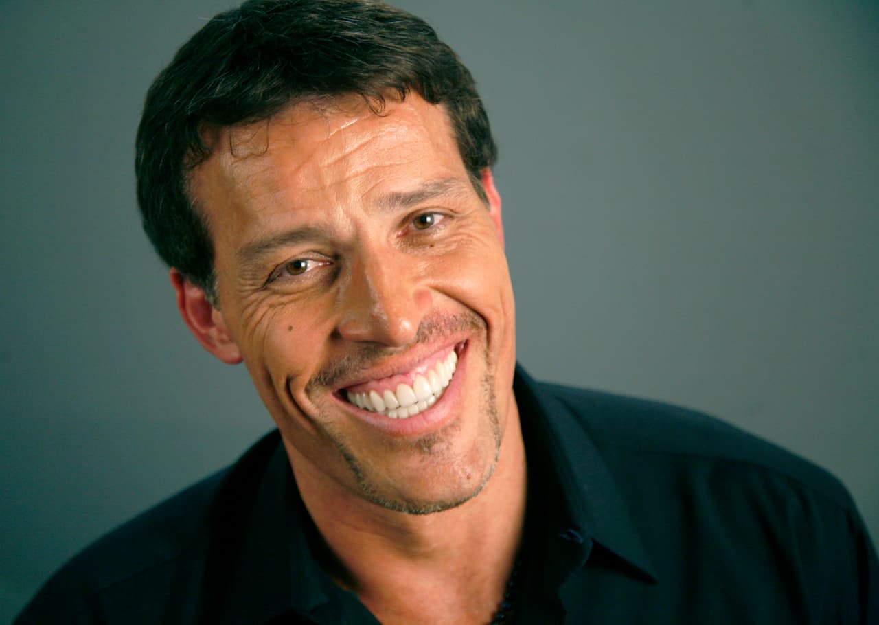 A Tonny Robbins también lo señalan de agredir verbalmente a personas que fueron víctimas de violaciones y que requirieron sesiones con él. “Mis métodos terapéuticos de aula abierta no son para todos, soy solo un ser humano imperfecto y nunca me he comportado de manera imprudente, irresponsable o maliciosa".
<br>