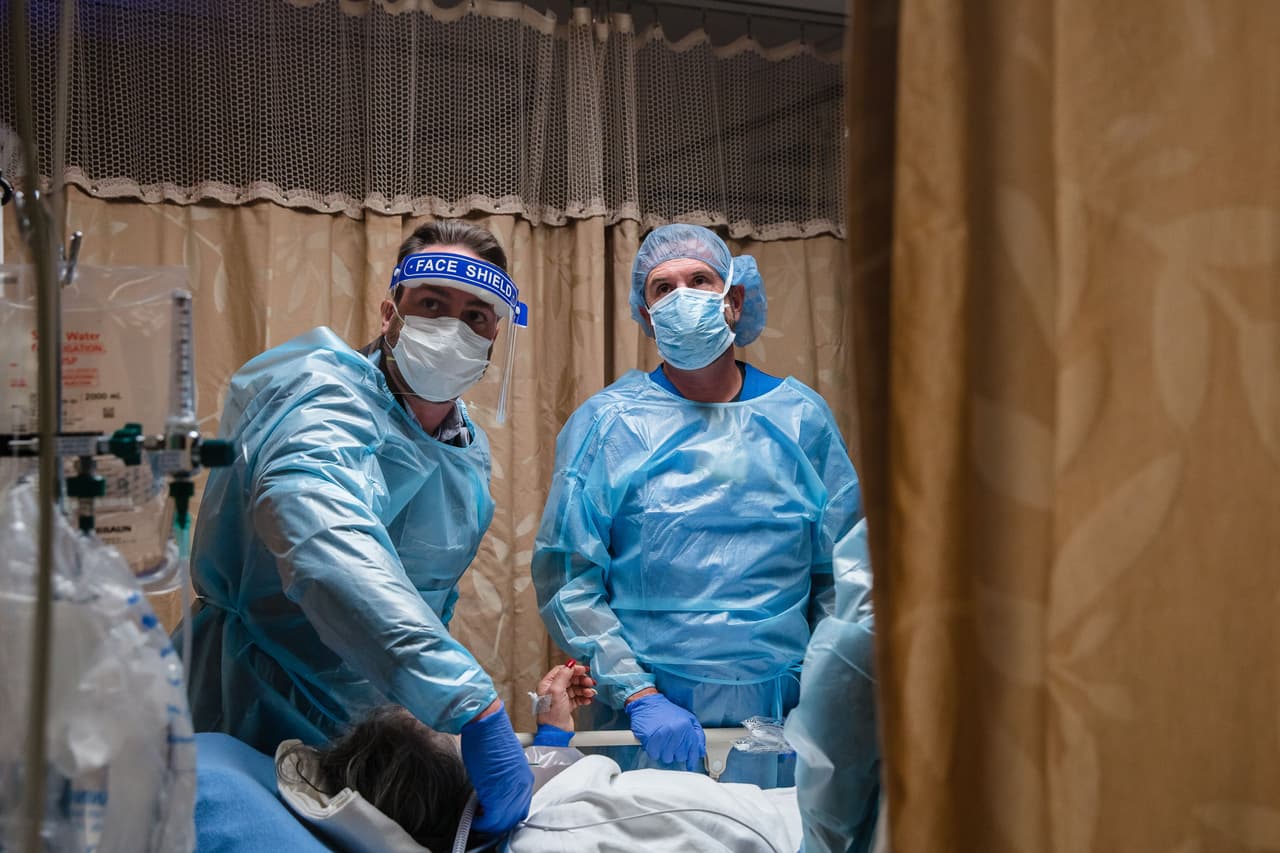 Piden usar mascarillas en casa debido al aumento de casos de coronavirus en Los Ángeles