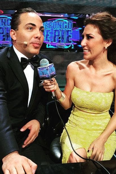 Cristian Castro siempre muy coqueto con todas las chicas que le pedían una entrevista.