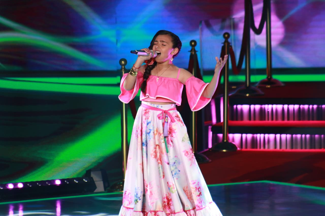 Anyelique Solorio de 11 años se midió en un duelo de canto.
