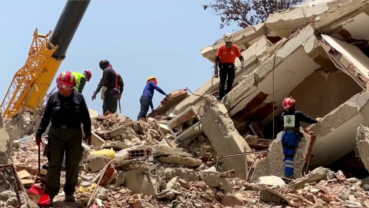 Los Topos de México no se rinden: Continúan buscando cuerpos en Venezuela a tres semanas del doble terremoto