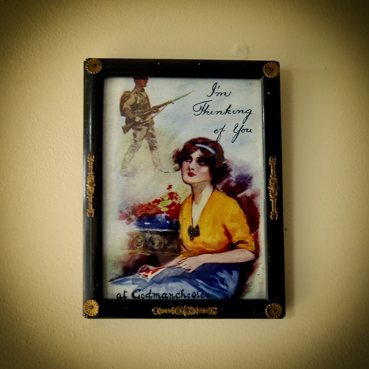 "Pienso en ti", le escribió un soldado a su amada, mientras le hacía un dibujo. Ahora tan bello recuerdo adorna las paredes del hogar.