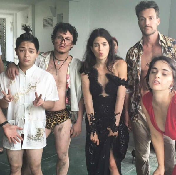 Al lado de Mara Escalante, Beng participa en la película ‘Qué culpa tiene el niño’.