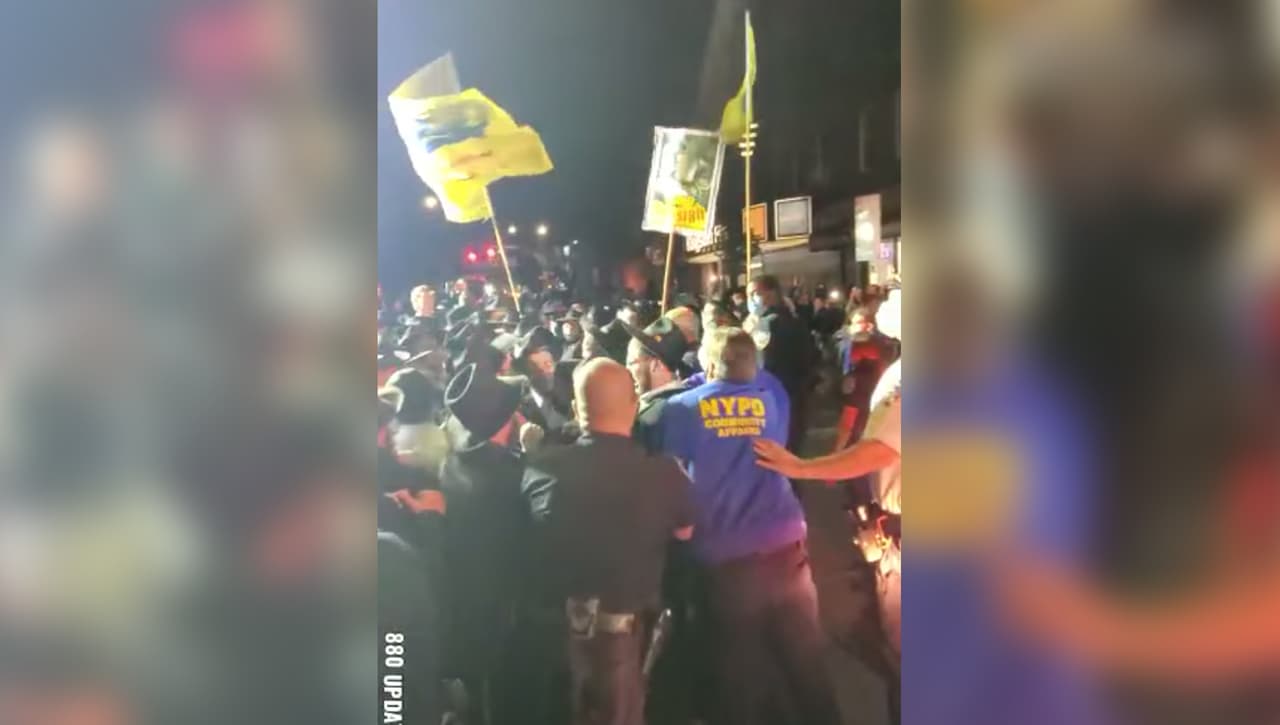 Policías intentan y no logran dispersar una fiesta masiva de judíos ortodoxos en Brooklyn