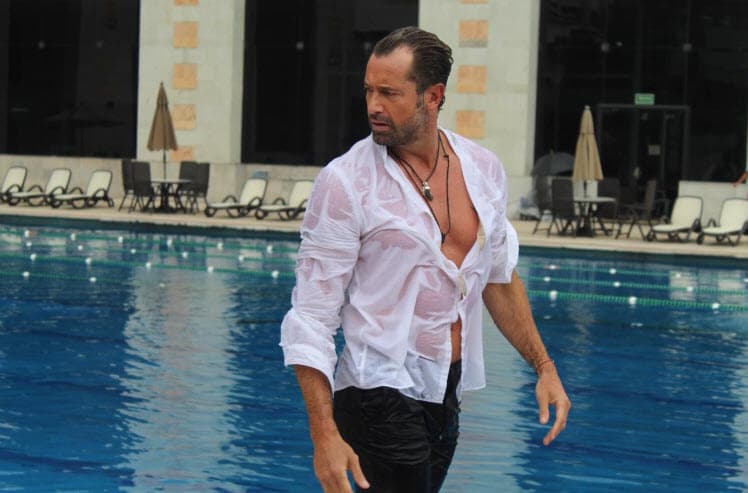 “Yo creo que va a ser una nueva experiencia para los dos porque nunca hemos trabajado juntos ya como pareja. Incluso ya le pregunté (a Gabriel Soto) y me dijo que también para él va a ser como la primera experiencia, entonces yo creo que tiene como cualquier cosa sus ventajas y desventajas, pero es muy emocionante, sobre todo para nosotros como actores, que nunca nos vemos, yo termino un proyecto y él inicia otro”, afirmó.
<br>