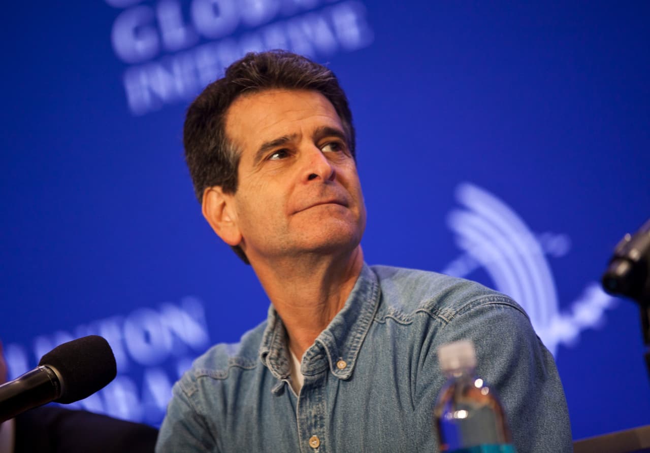 <b>Dean Kamen, DEKA Research.</b>
<br>
<br>El trabajo de este inventor ha tenido un gran impacto significativo en la tecnología médica. Posee más de 440 patentes en Estados Unidos, algunas de ellas revolucionarias en el campo de la quimioterapia, la diálisis y la robótica. A pesar de esto, probablemente siempre será más conocido por inventar el vehículo personal Segway.
<br>