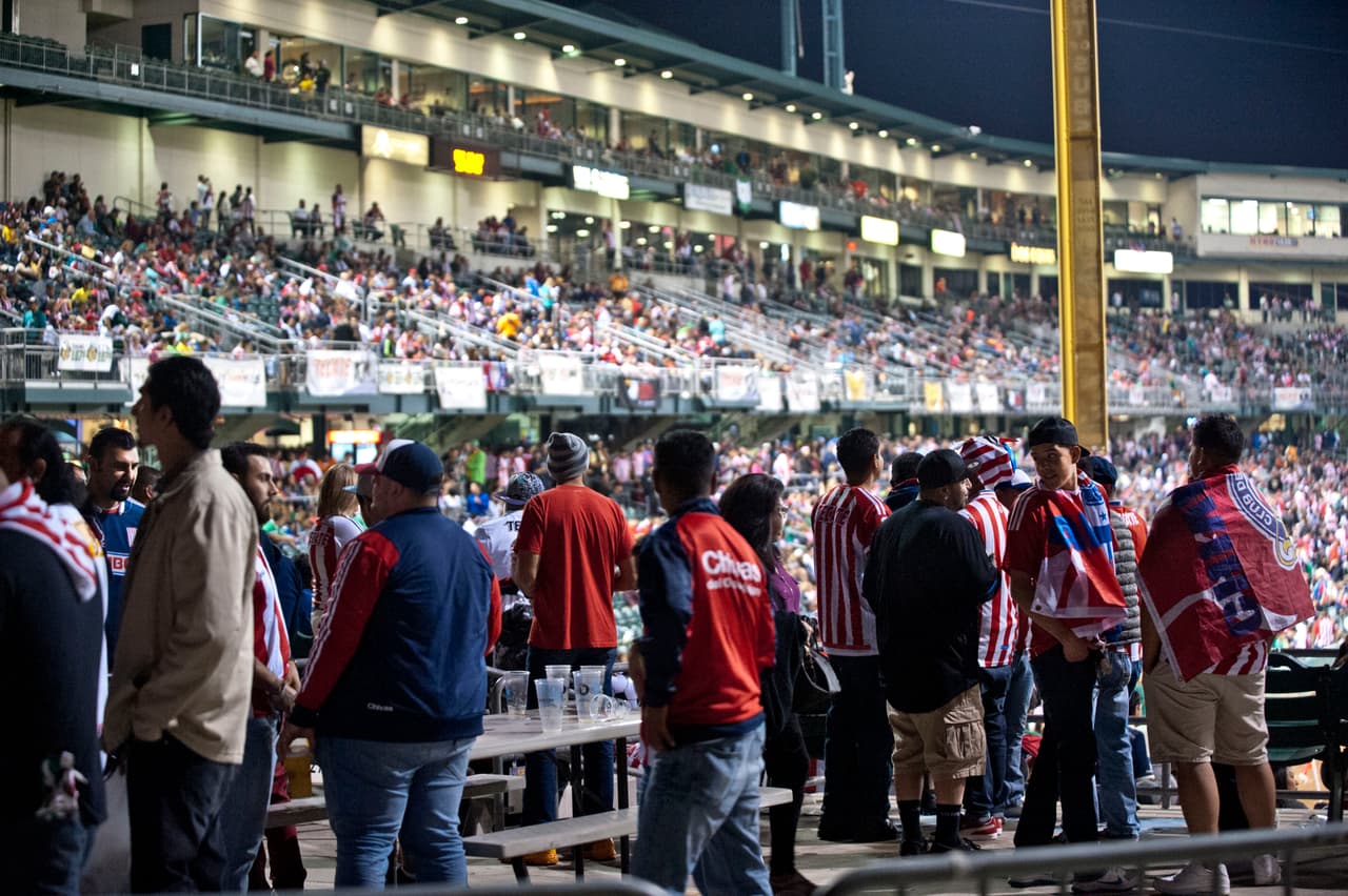Este 12 de noviembre Chivas y Leon llegaron a Fresno con futbol de Liga MX. Leon derroto a Chivas 3-2.
