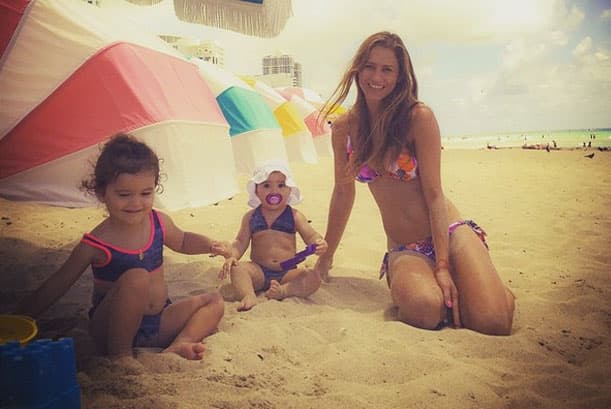 Pasar un día divertido en la playa fue algo que disfrutaron mucho Erin y Regina.
