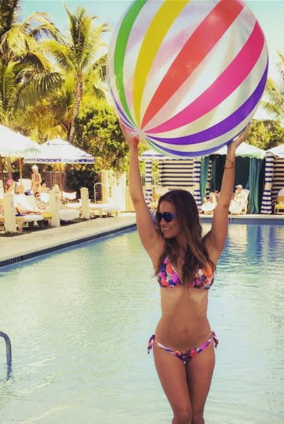 Y de vez en cuando también sube algunas imágenes que logran acelerar el corazón de cualquier caballero.