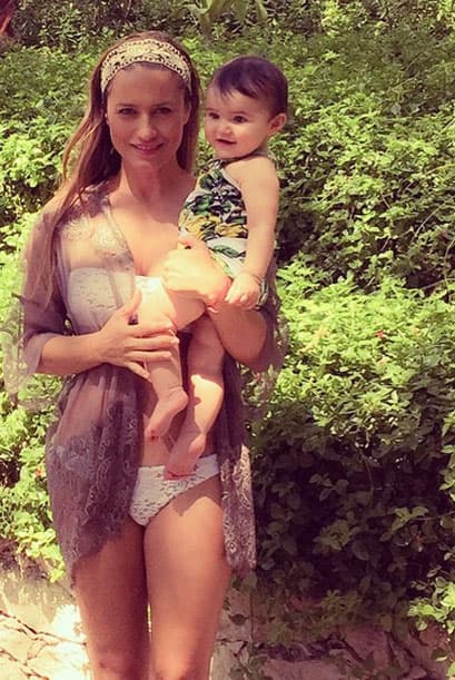 Lola ama posar con ella y al parecer a la bebé no le desagradan las cámaras.