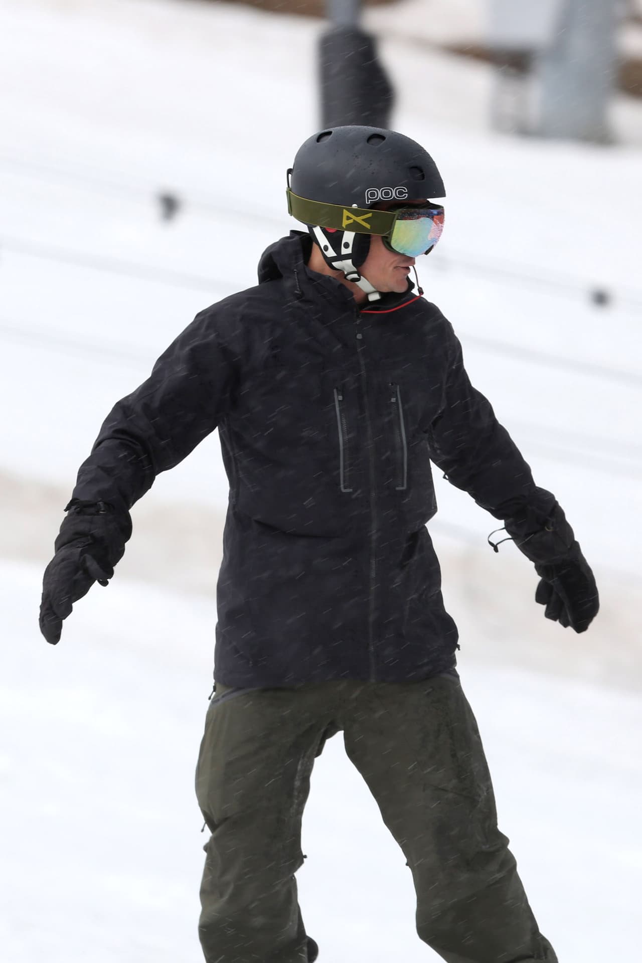 El novio de Katy Perry es muy hábil en la nieve.