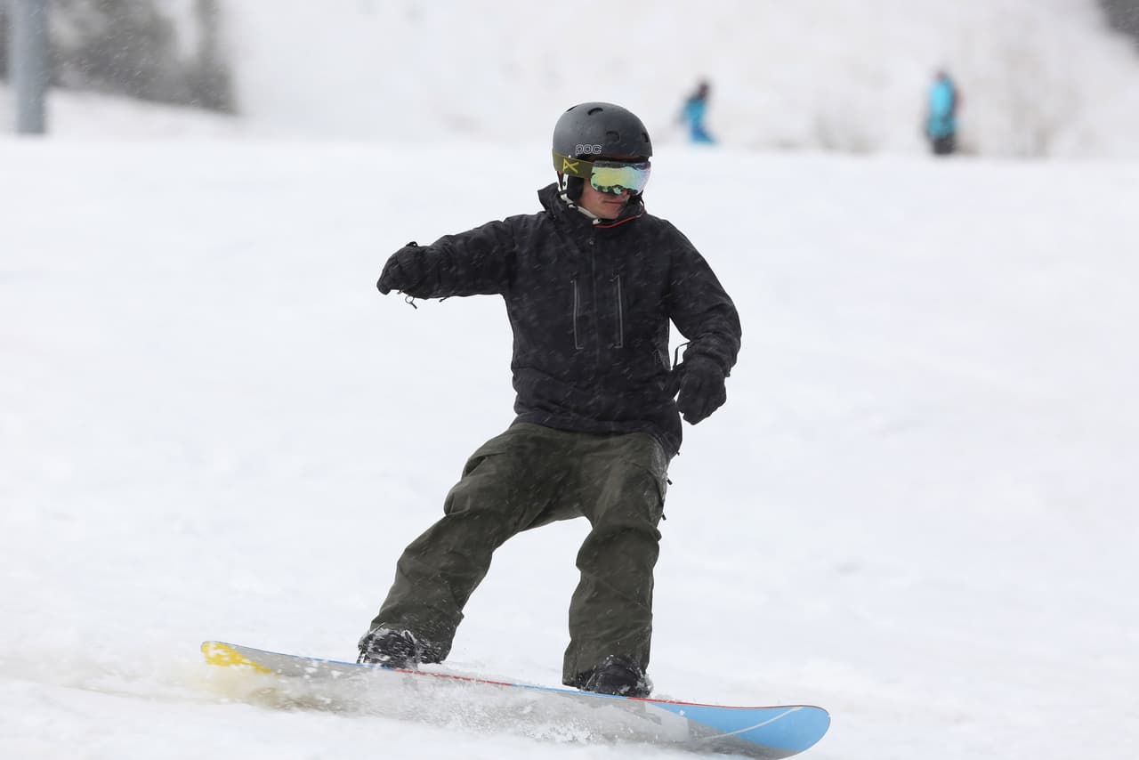 Bajó a toda velocidad.