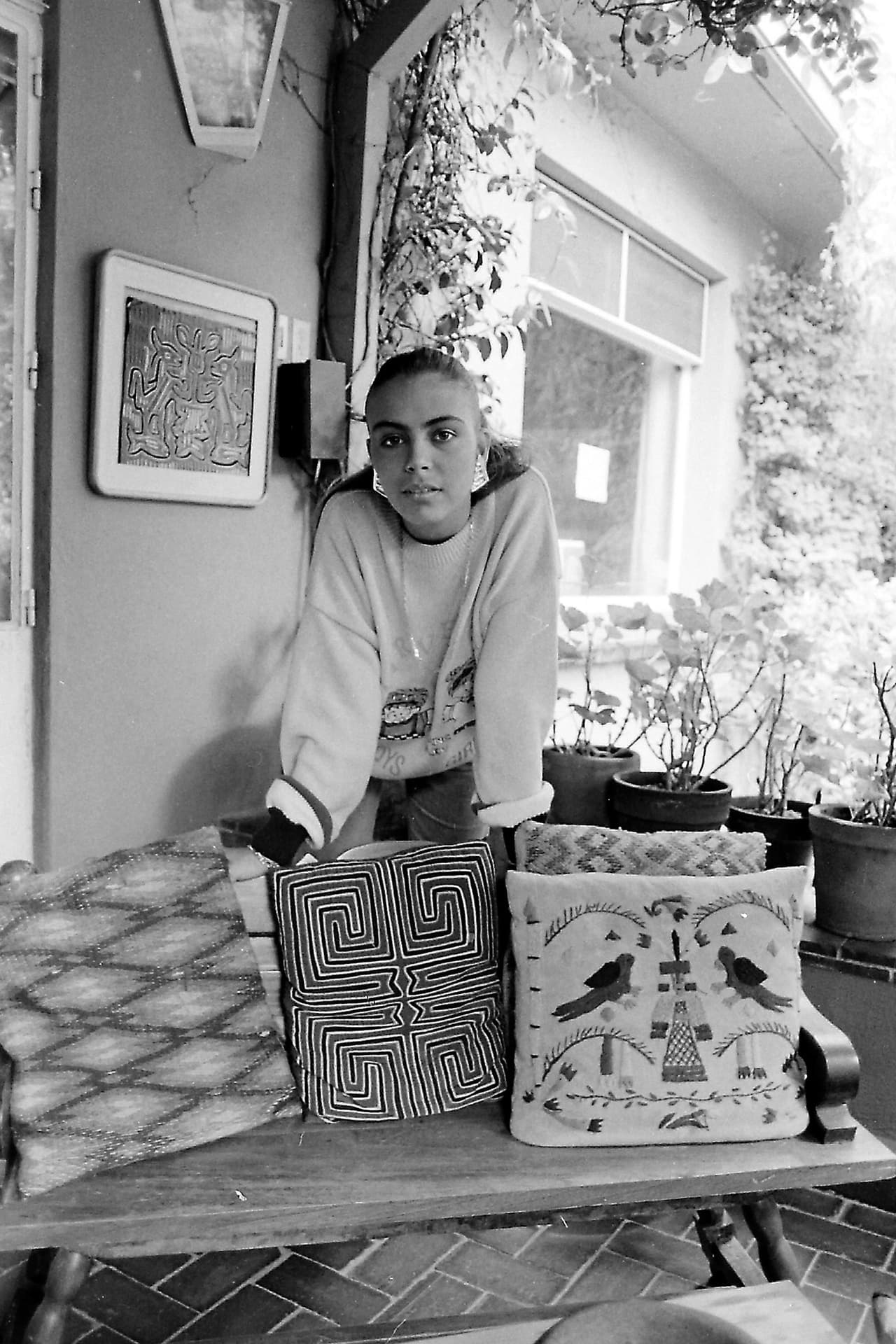 En el código penal se establece que si un adulto sostiene relaciones sexuales obteniendo el consentimiento mediante engaños con una persona mayor de 12 años, pero menor de 18, se comete estupro. Ese delito sí prescribe en la Ciudad de México.